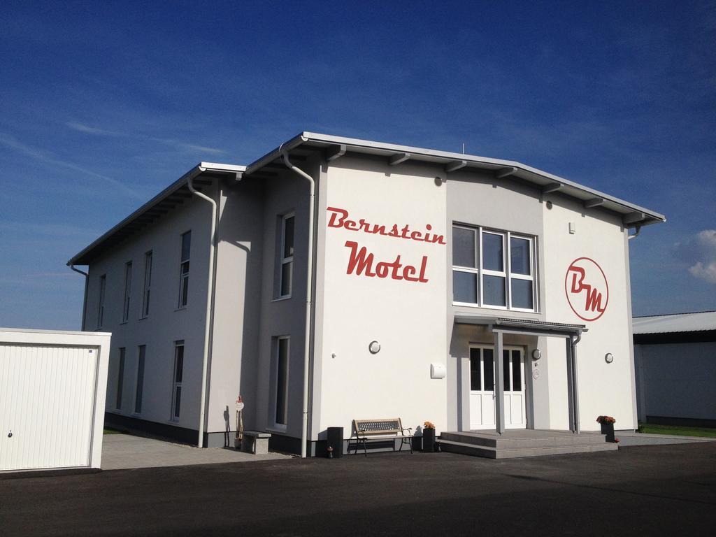 Bernstein-Motel Marchegg Экстерьер фото